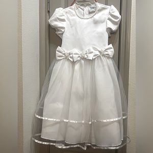 Little Girl’s flower girl dress, only worn once. Size 10